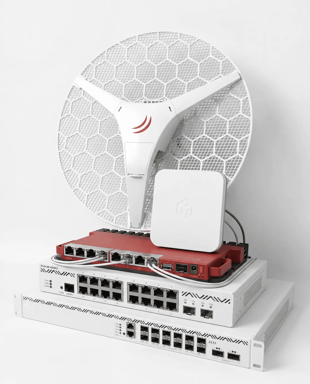 Equipamiento MikroTik: antena inalámbrica y routers para infraestructura de red